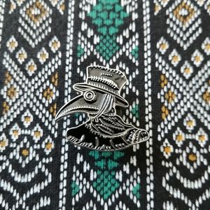 📍2/20$ Plague Doctor Enamel Pin NWOT